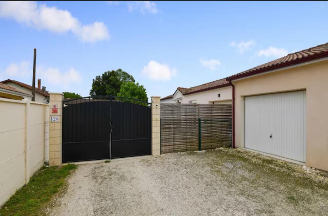 Chambre Zen Saint-Medard-de-Guizieres Exterior foto