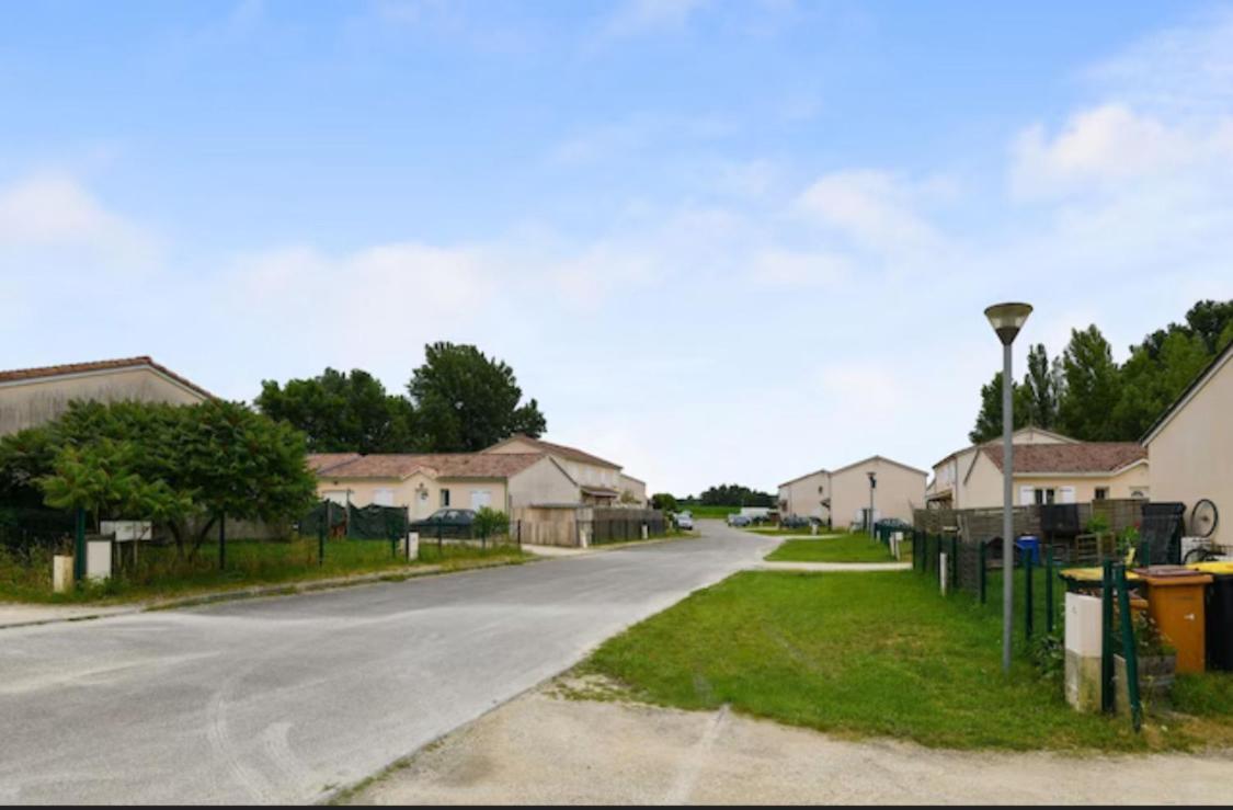 Chambre Zen Saint-Medard-de-Guizieres Exterior foto